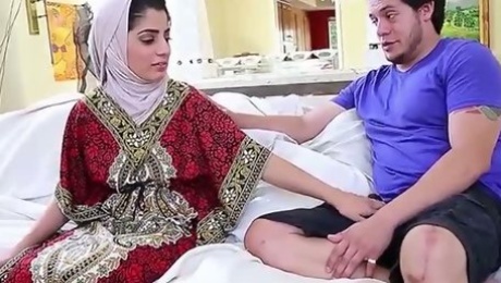 Cute Pakistani babe Nadia Ali shows her booty and gives head