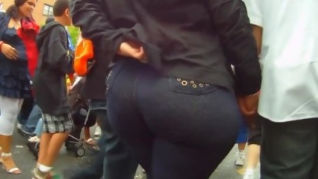 Big Fat Ass Milf At The Puerto Rican Festival In Tight Jeans