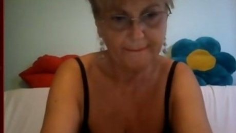 Adorable mature white lady with perfect big boobies