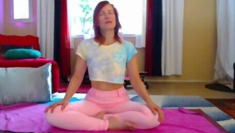 Aurora Willows yoga in pink pants and crop top