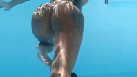 Busty Venezuelan Babe Swims Naked In The Pool